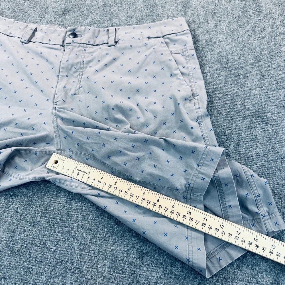 Lululemon Men's 40 Commission Short Light Grey Navy Blue Cross Print Chino Golf - Picture 11 of 12